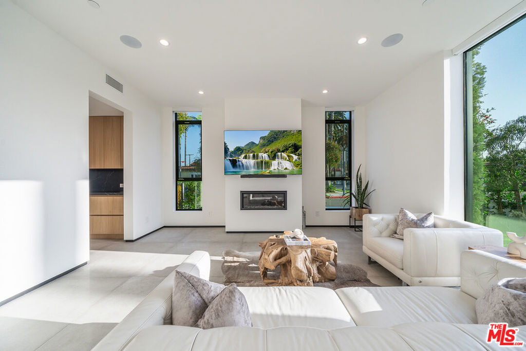 200 N Doheny Drive - Photo 28