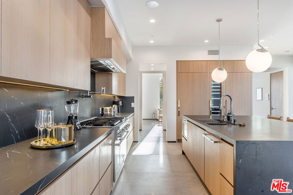 200 N Doheny Drive - Photo 40