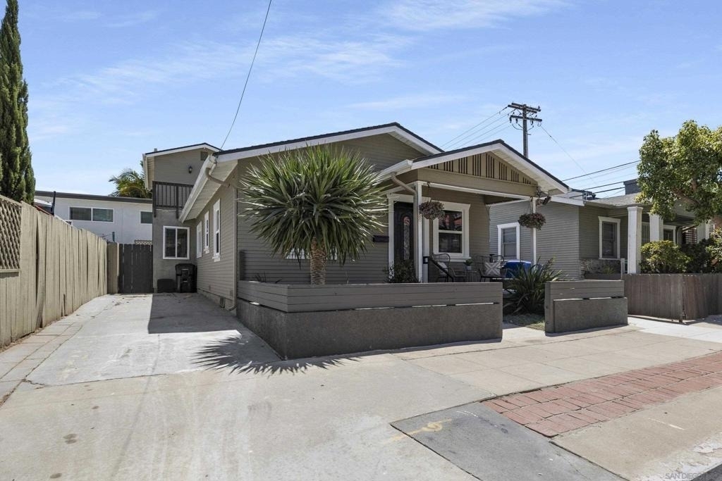 2333 Howard Ave - Photo 1
