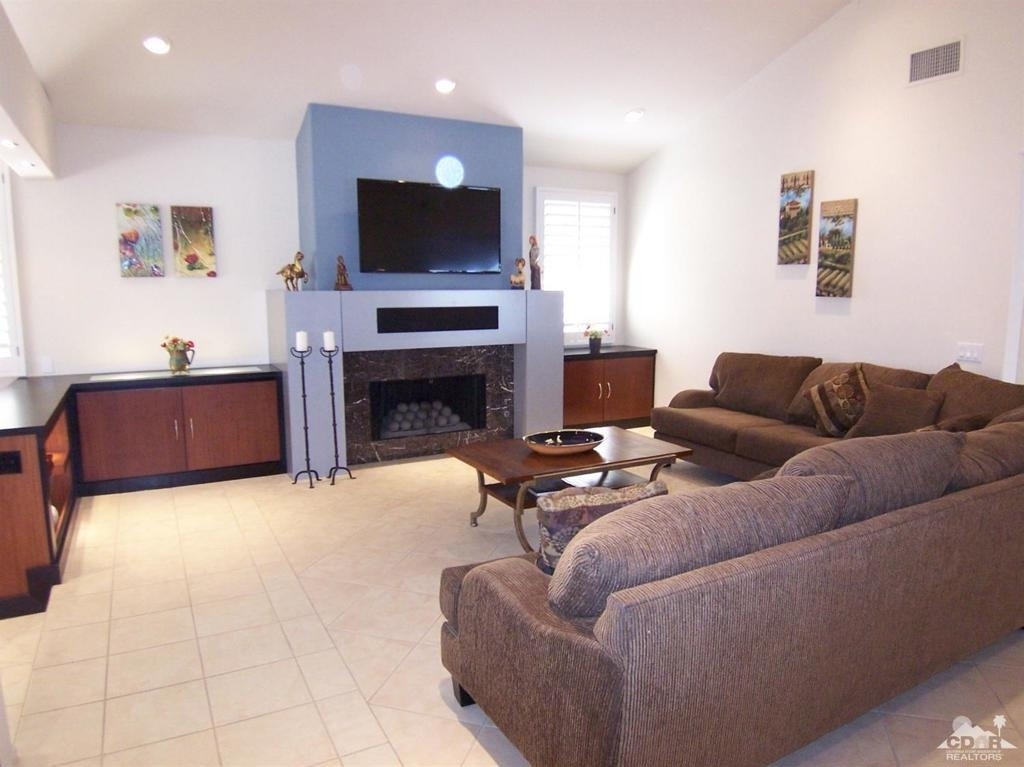 195 Desert Lakes Drive - Photo 2