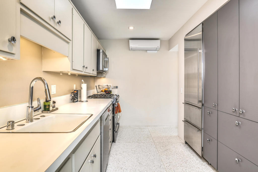 1202 Sandpiper Street - Photo 2
