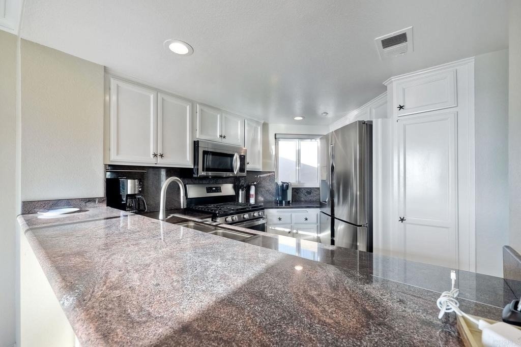 400 N The Strand - Photo 3