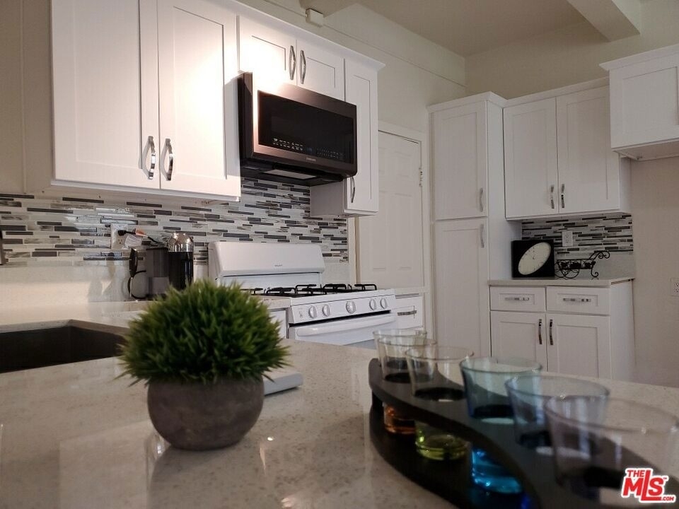 1214 S Norton Avenue - Photo 8