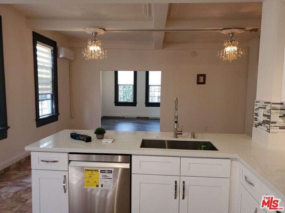 1214 S Norton Avenue - Photo 12