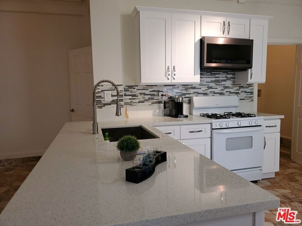 1214 S Norton Avenue - Photo 10