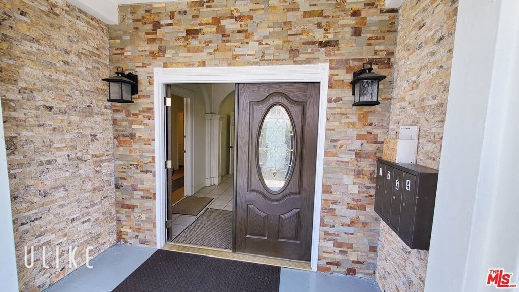 1214 S Norton Avenue - Photo 2