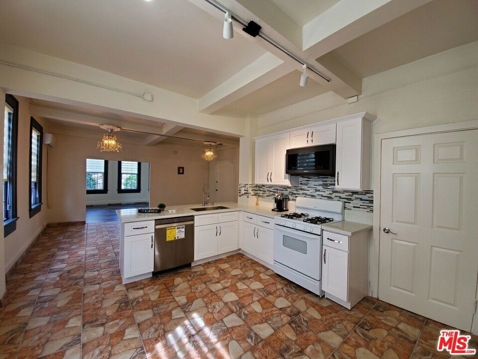 1214 S Norton Avenue - Photo 13