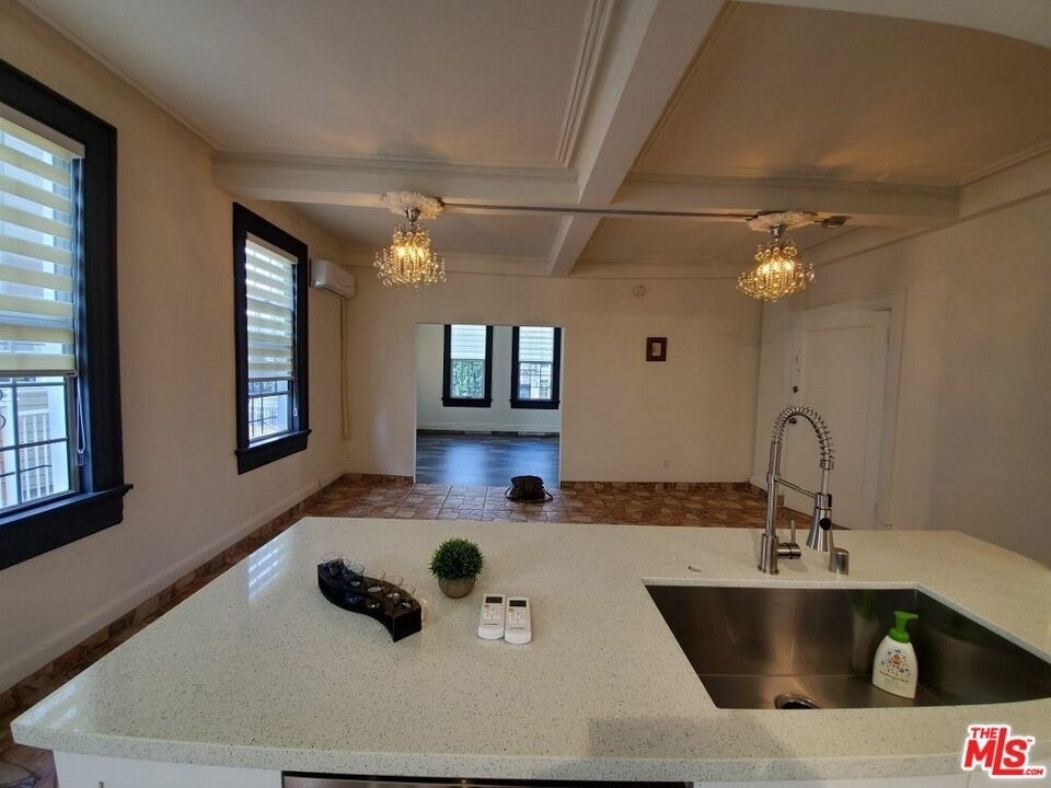 1214 S Norton Avenue - Photo 17