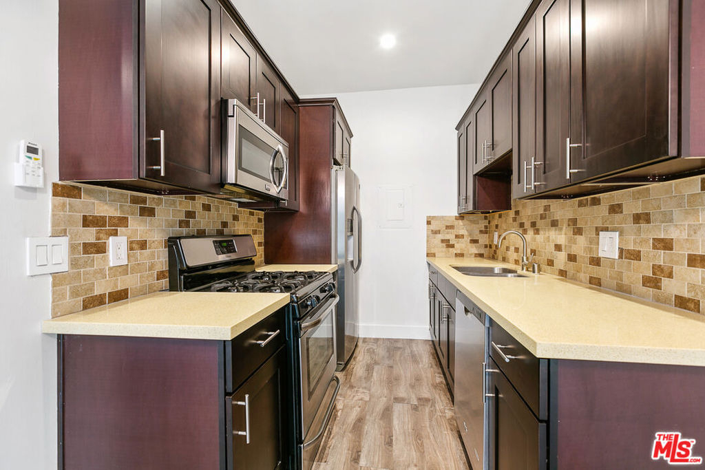 7223 Willoughby Avenue - Photo 8