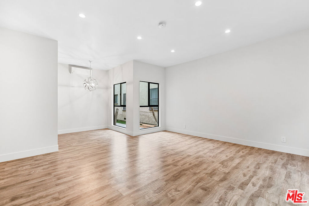 7223 Willoughby Avenue - Photo 4