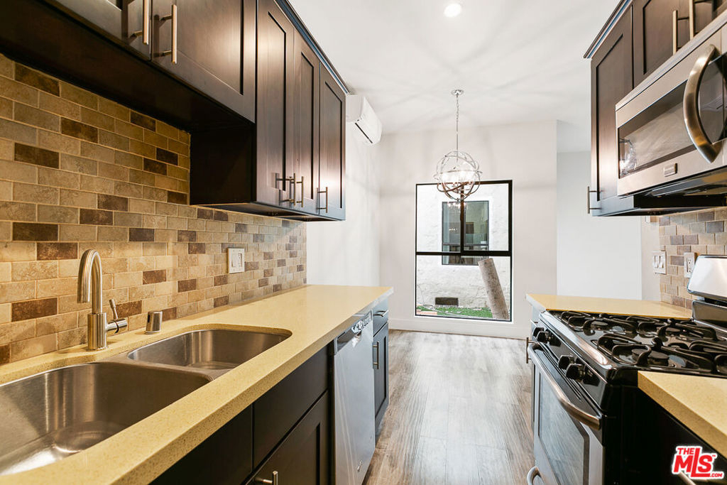 7223 Willoughby Avenue - Photo 9