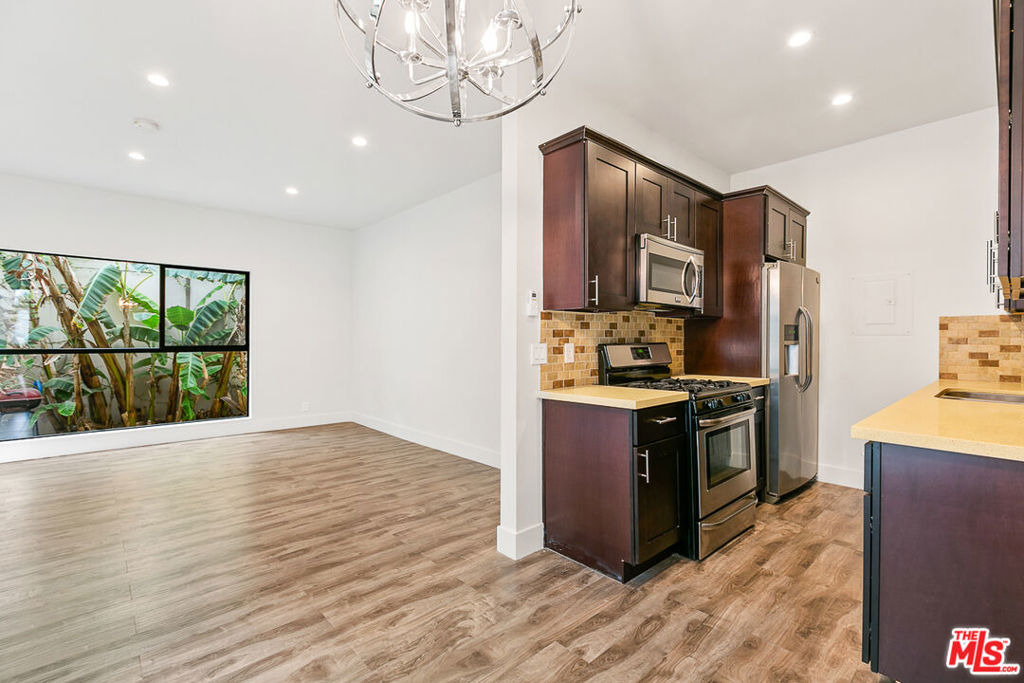 7223 Willoughby Avenue - Photo 0