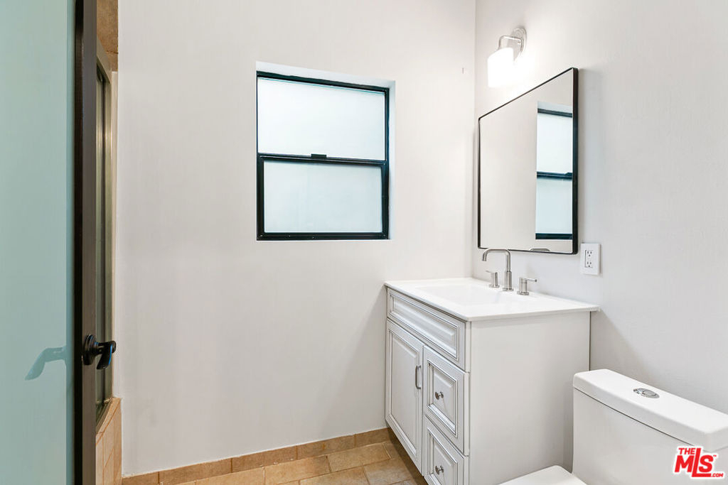 7223 Willoughby Avenue - Photo 11