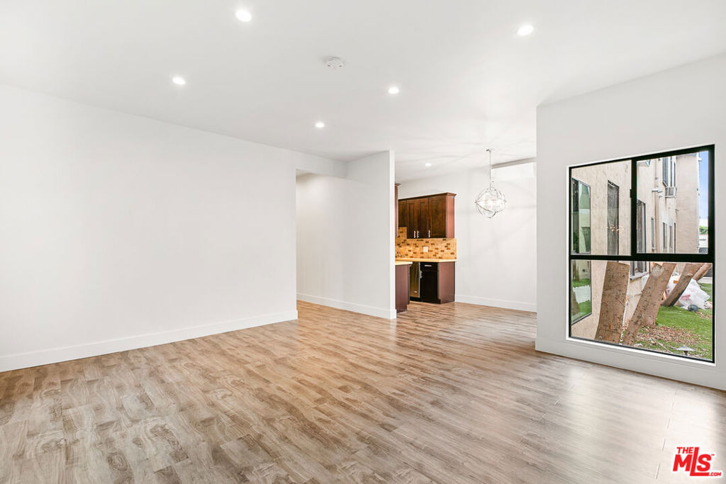 7223 Willoughby Avenue - Photo 5