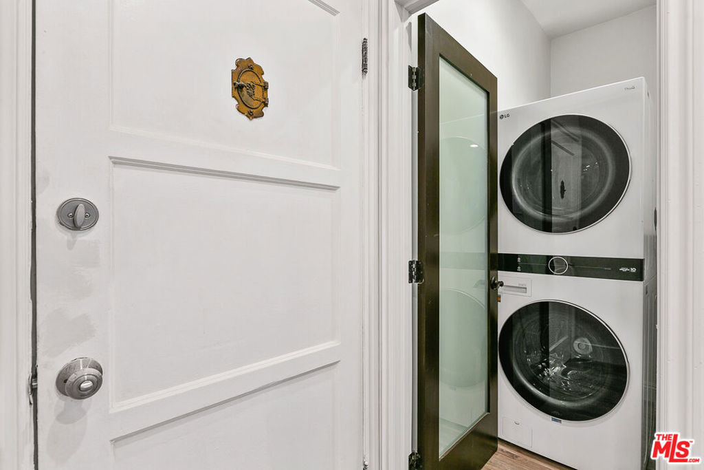 7223 Willoughby Avenue - Photo 2