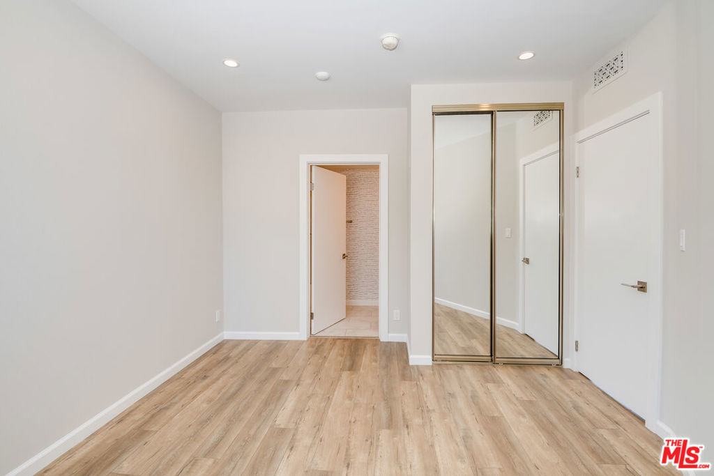 842 11th Street - Photo 18