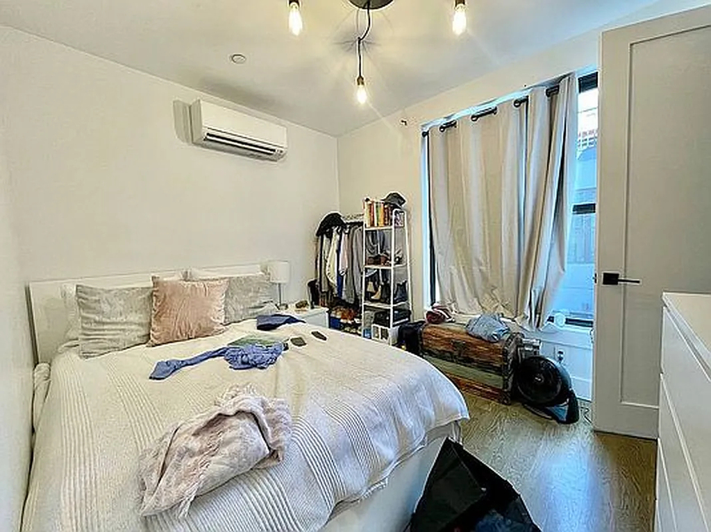 961 Seneca Avenue - Photo 9