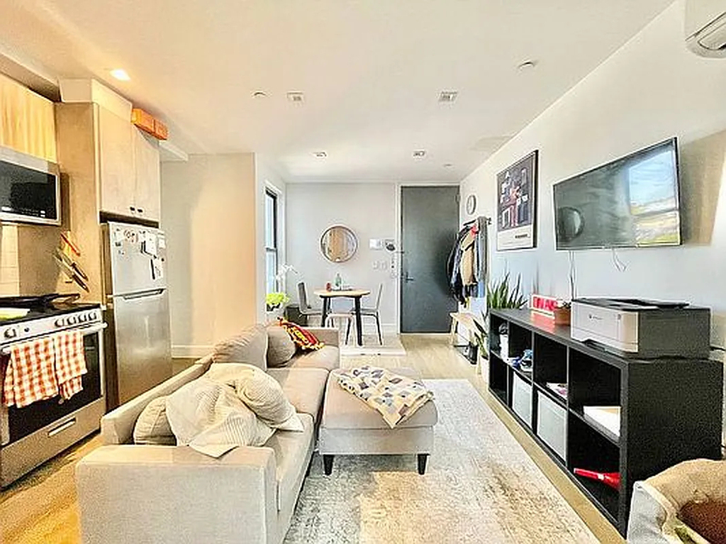 961 Seneca Avenue - Photo 8