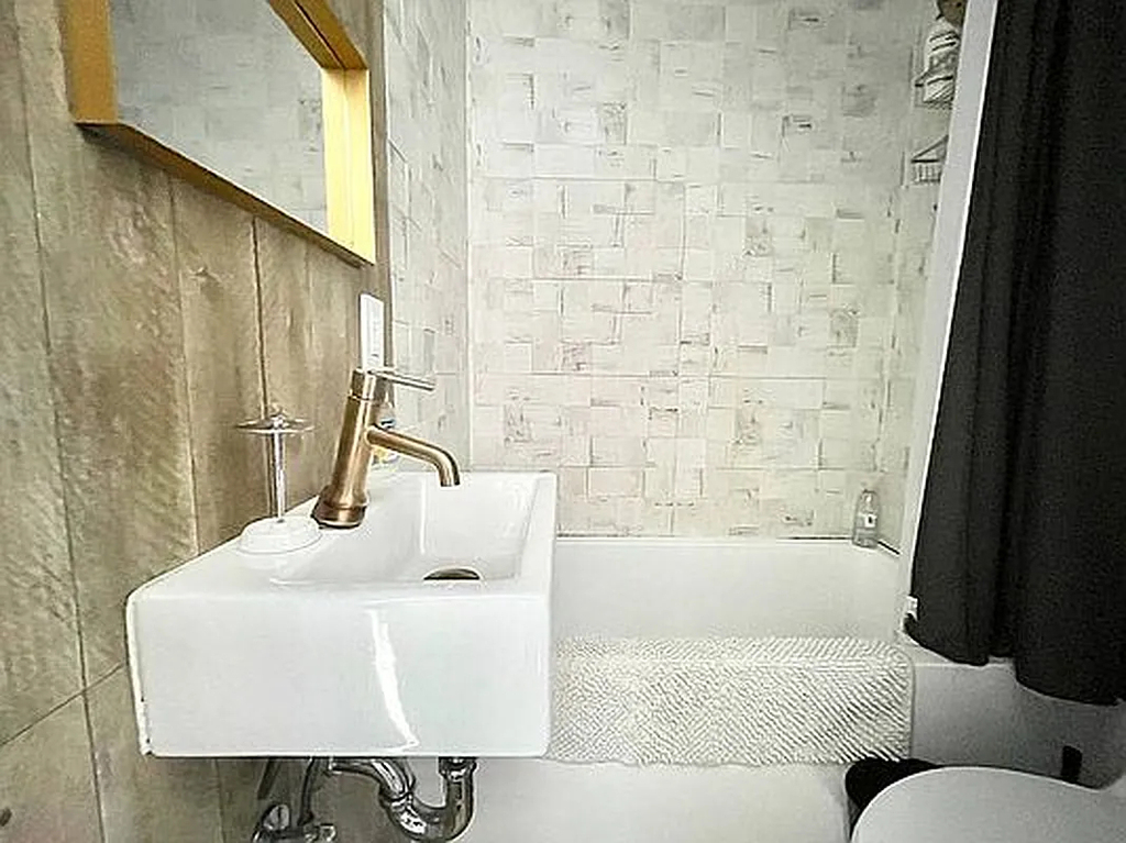 961 Seneca Avenue - Photo 3