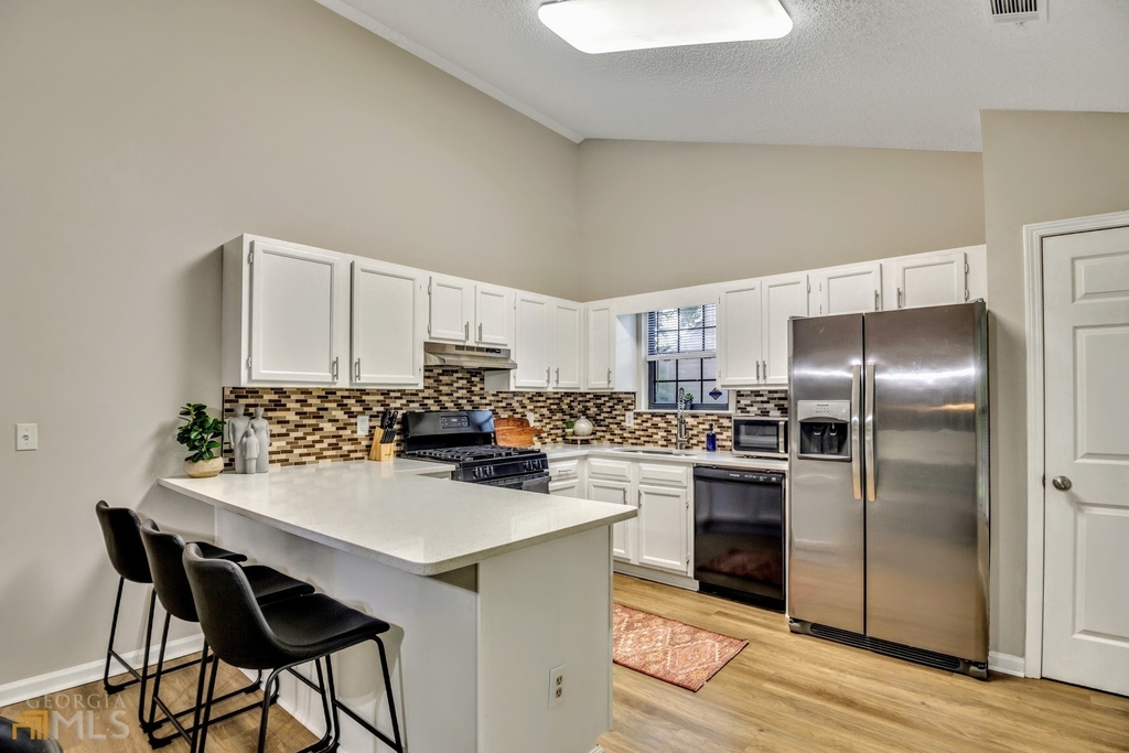 2025 Winsburg Drive Nw - Photo 5
