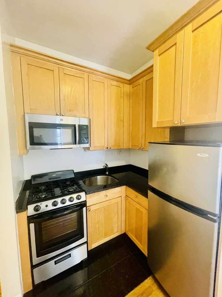 212 Grand Street - Photo 3
