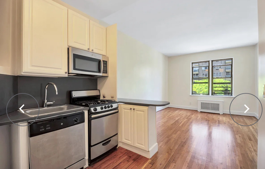 1378 York Avenue - Photo 2