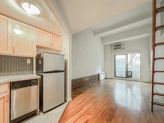 East 12th Street/ brodway - Photo 9