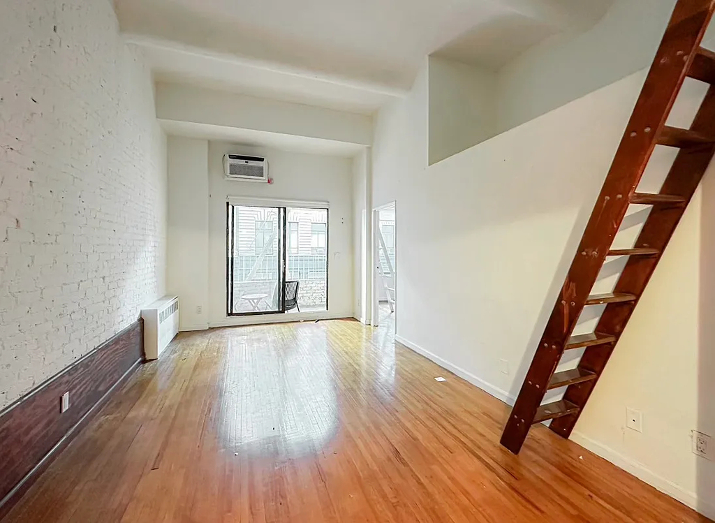 East 12th Street/ brodway - Photo 2