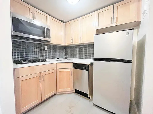 East 12th Street/ brodway - Photo 8