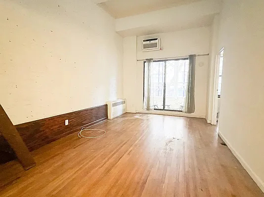 East 12th Street/ brodway - Photo 3