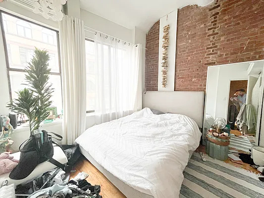 East 12th Street/ brodway - Photo 11
