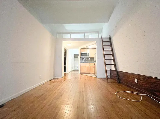 East 12th Street/ brodway - Photo 6