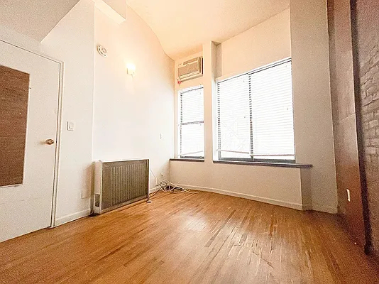East 12th Street/ brodway - Photo 10