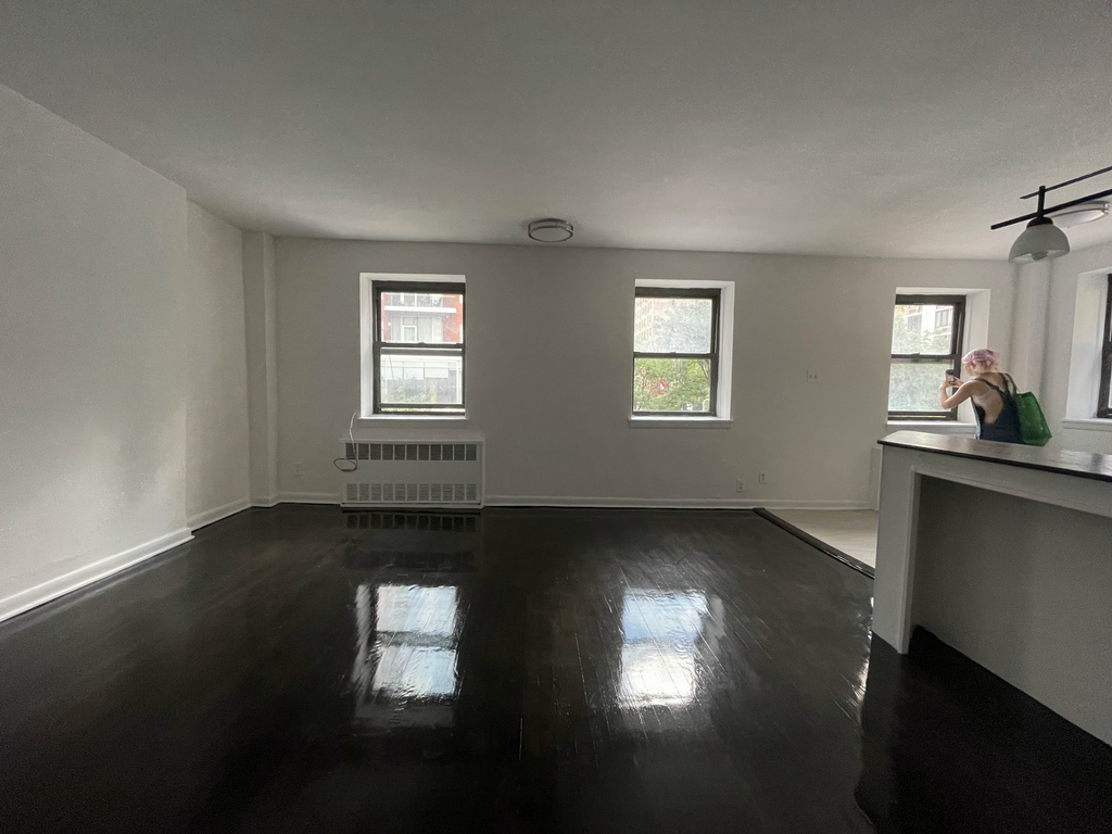 East 49th Street - Photo 1