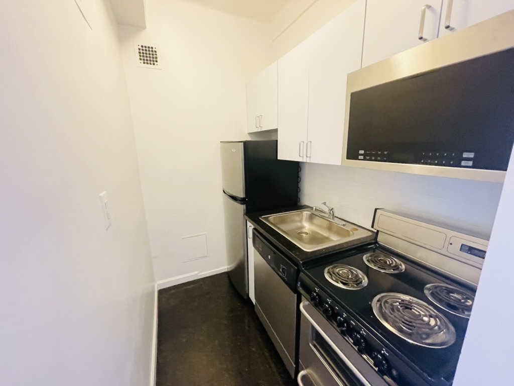 160 West 73rd Street - Photo 2