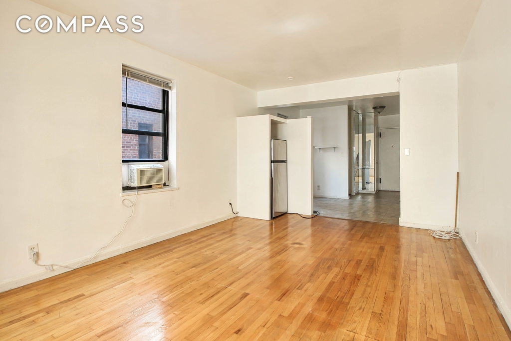 315 E 56th St - Photo 4