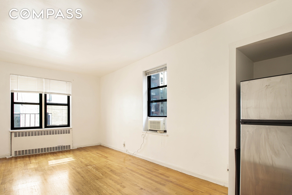 315 E 56th St - Photo 3
