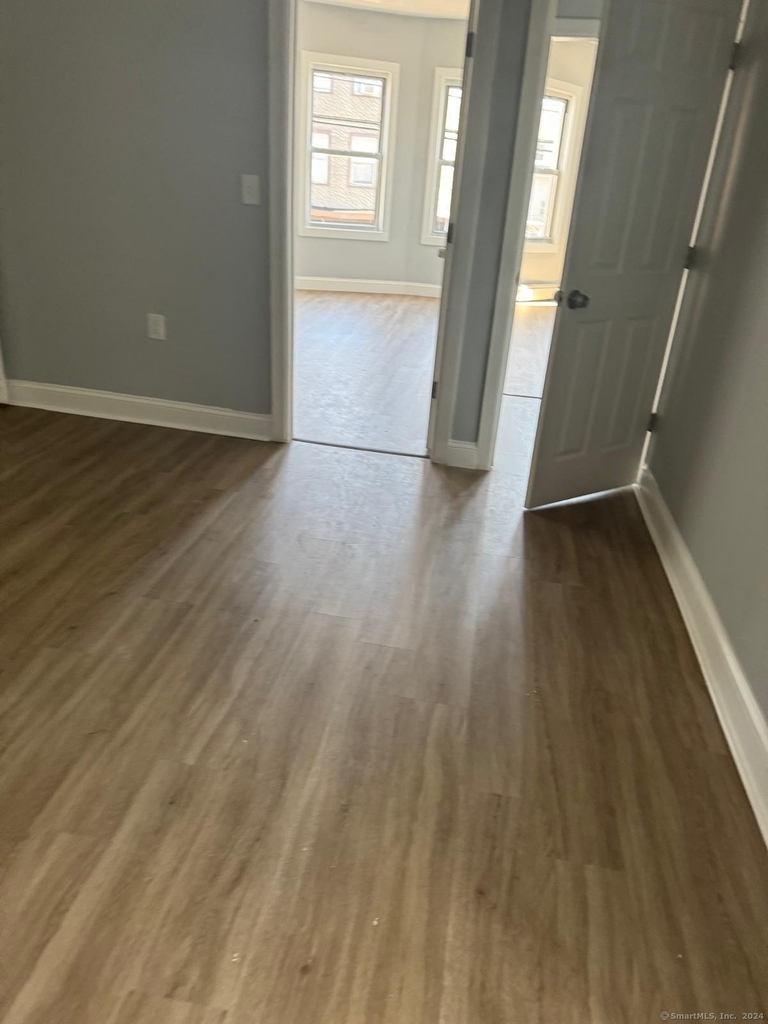 2336 Barnum Avenue - Photo 3