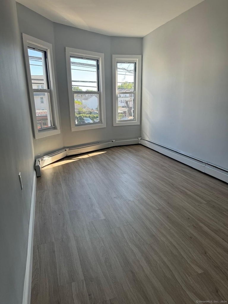2336 Barnum Avenue - Photo 4