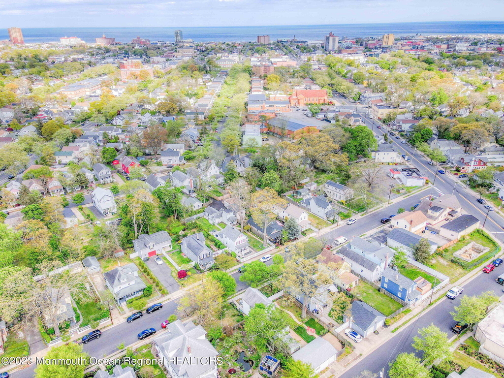 819 Dunlewy Street - Photo 36