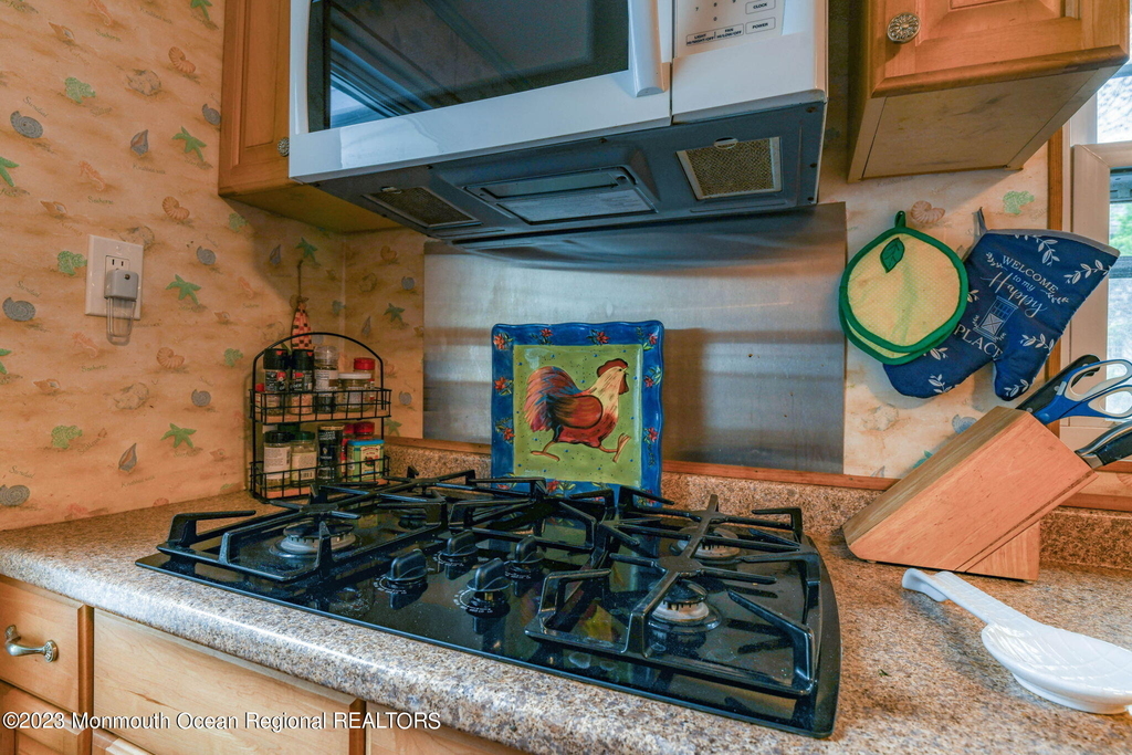 819 Dunlewy Street - Photo 18