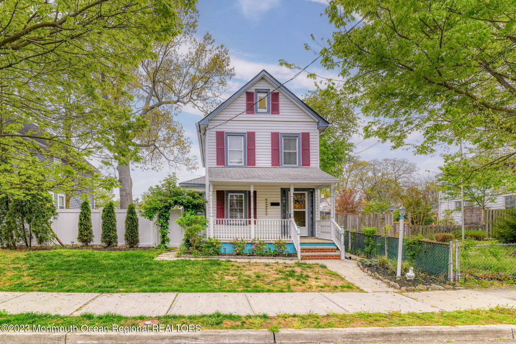 819 Dunlewy Street - Photo 1