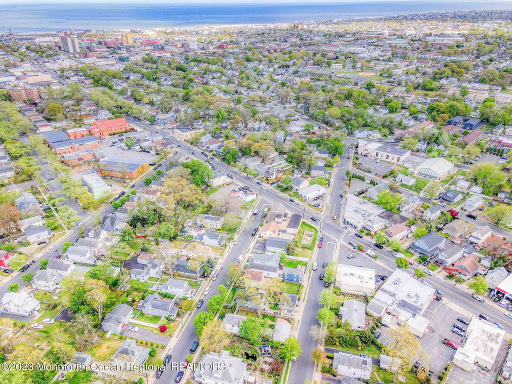 819 Dunlewy Street - Photo 39