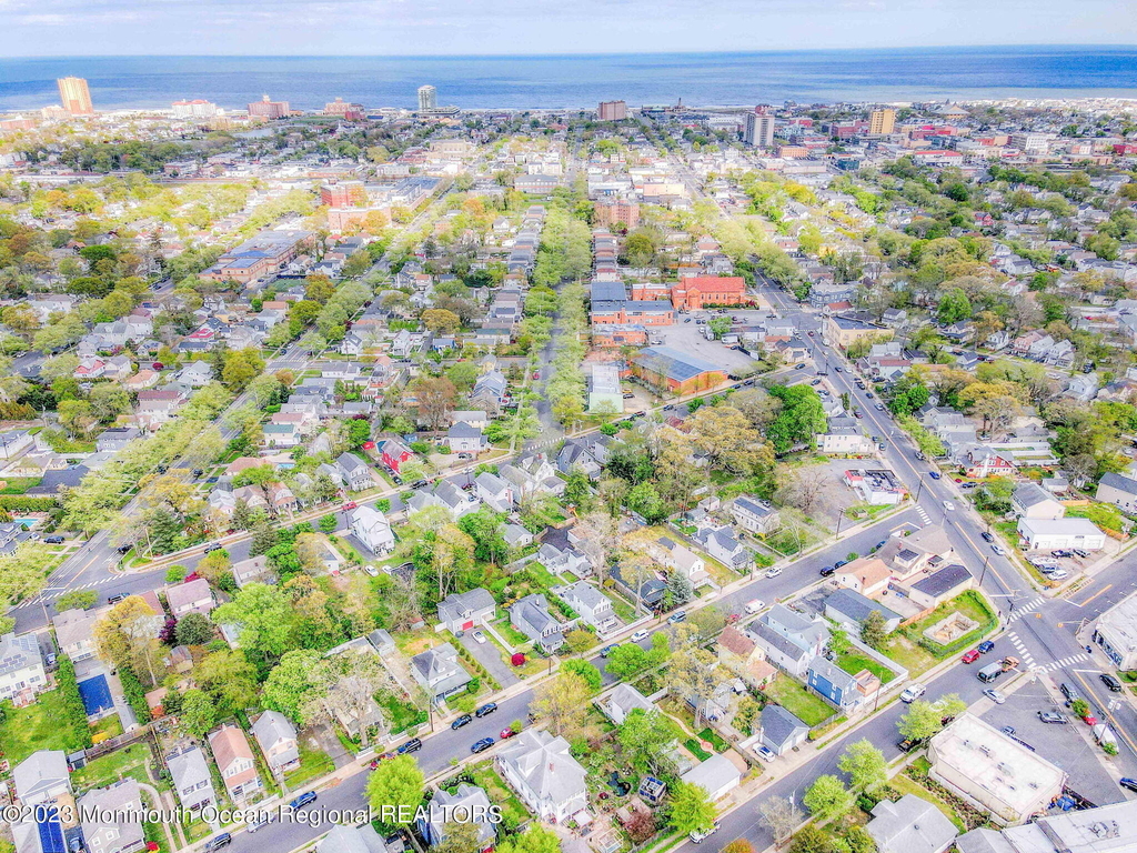 819 Dunlewy Street - Photo 37