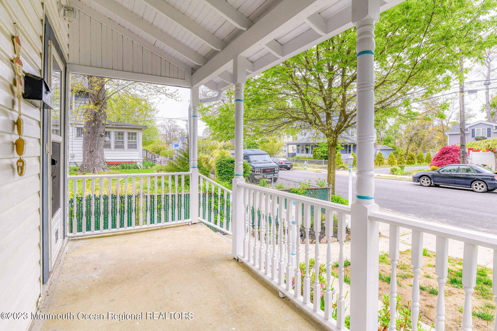 819 Dunlewy Street - Photo 2