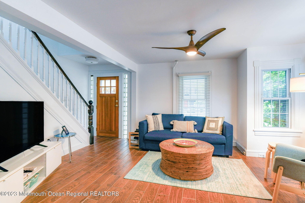 819 Dunlewy Street - Photo 4