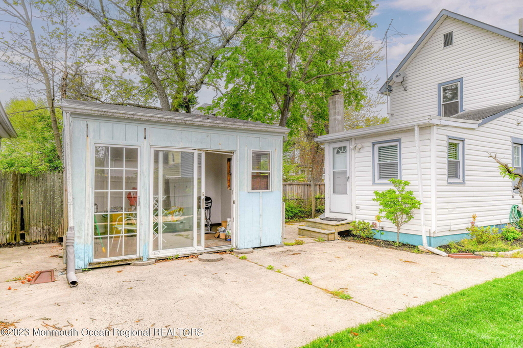 819 Dunlewy Street - Photo 35