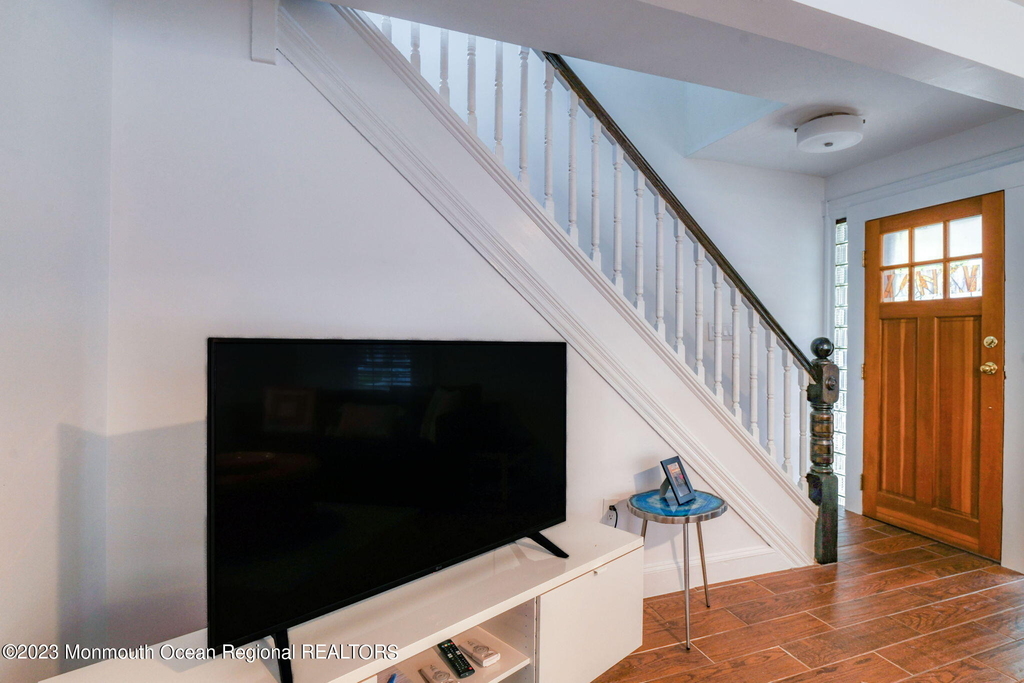 819 Dunlewy Street - Photo 10