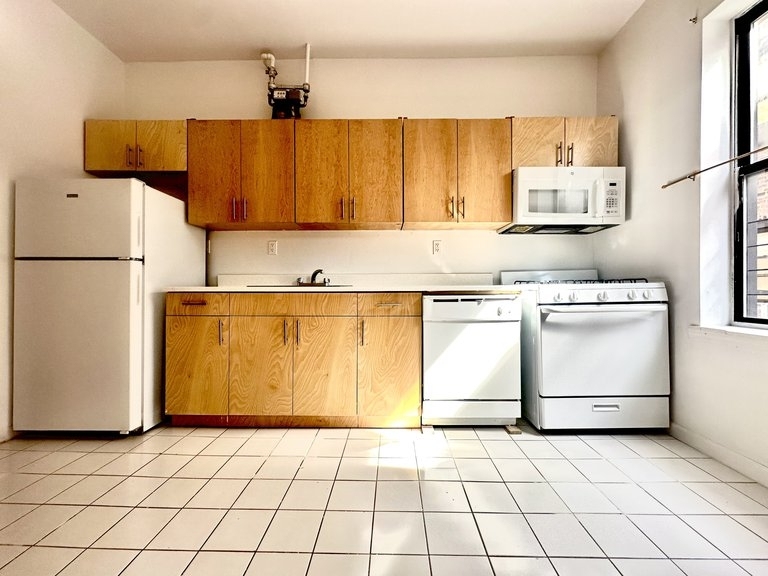 600 W 164th St - Photo 1