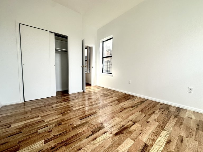 600 W 164th St - Photo 3